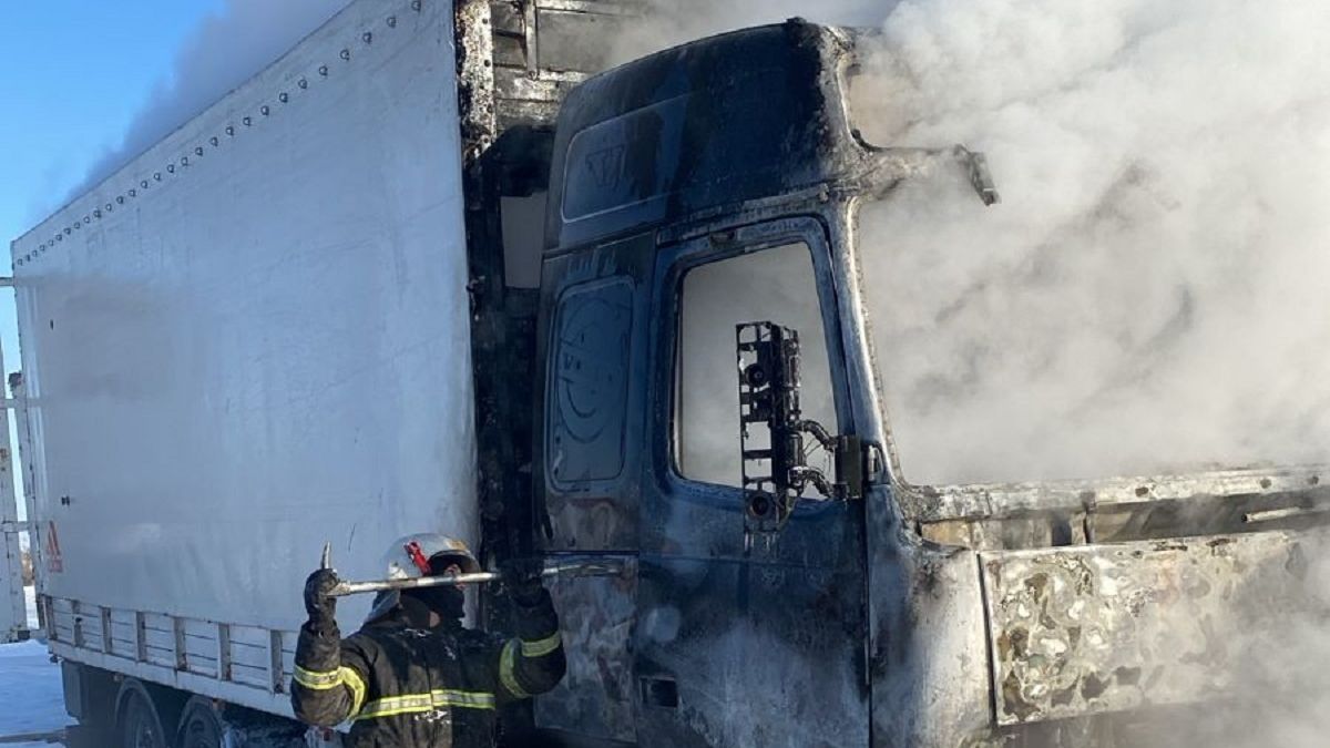Горящий грузовик в Павлодарской области