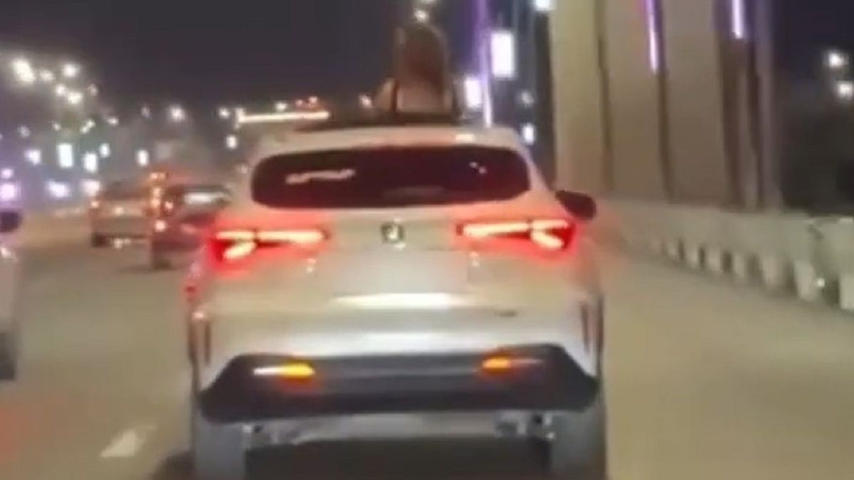 Девушка в авто
