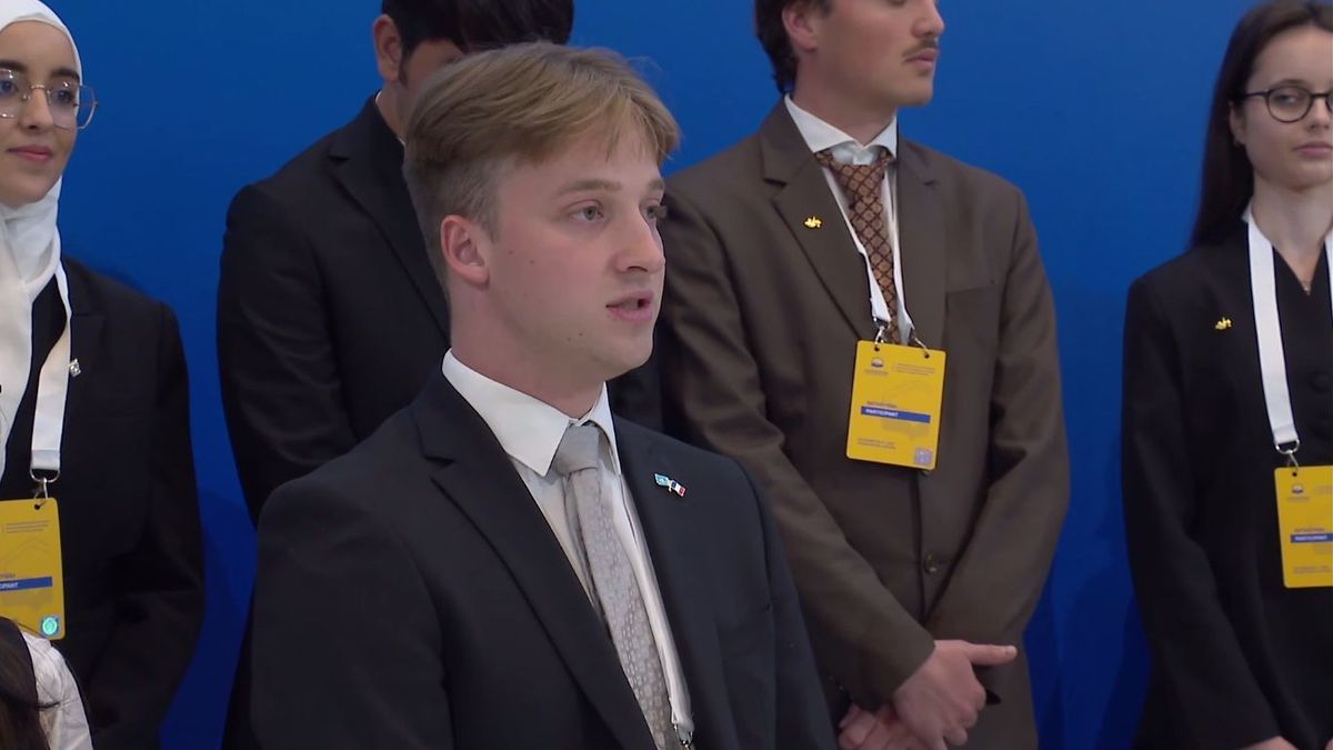 Студент из Франции Адриан Давус