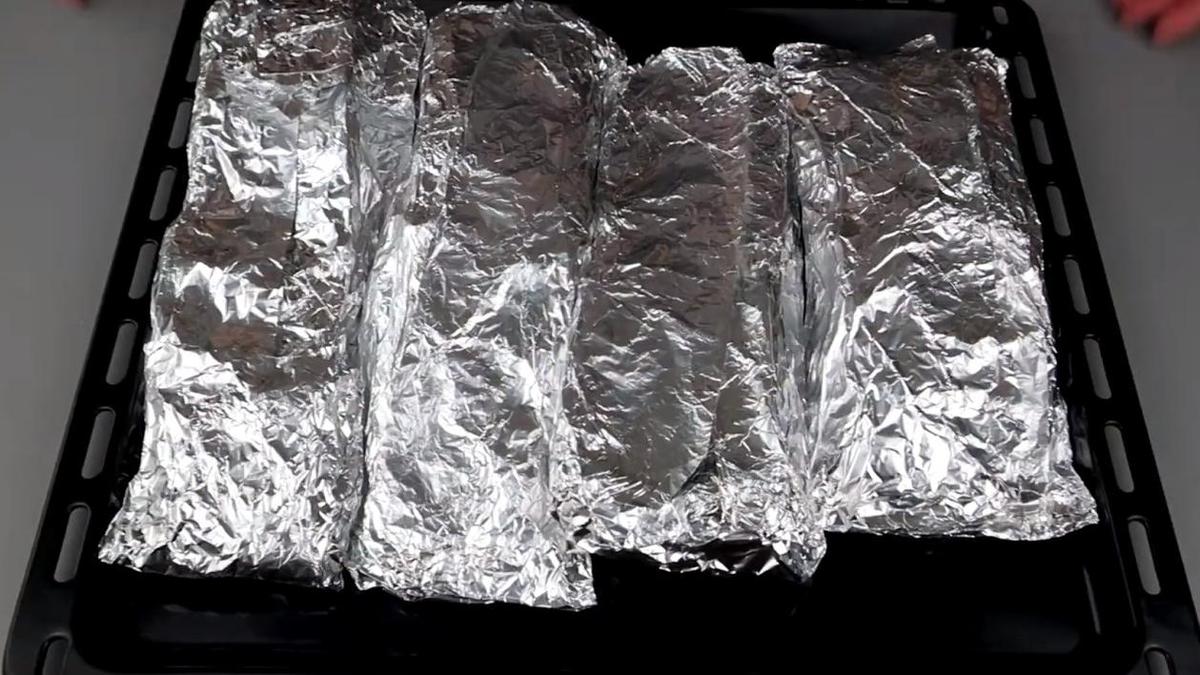 Подготовленные к запеканию свиные ребра