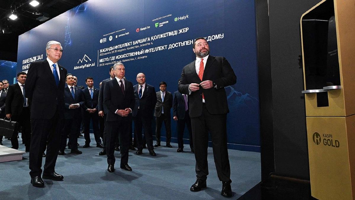 Ломтадзенің Қазақстан мен Өзбекстан президенттеріне Kaspi.kz қызметтерін таныстыру сәті Ломтадзенің Қазақстан мен Өзбекстан президенттеріне Kaspi.kz қызметтерін таныстыру сәті