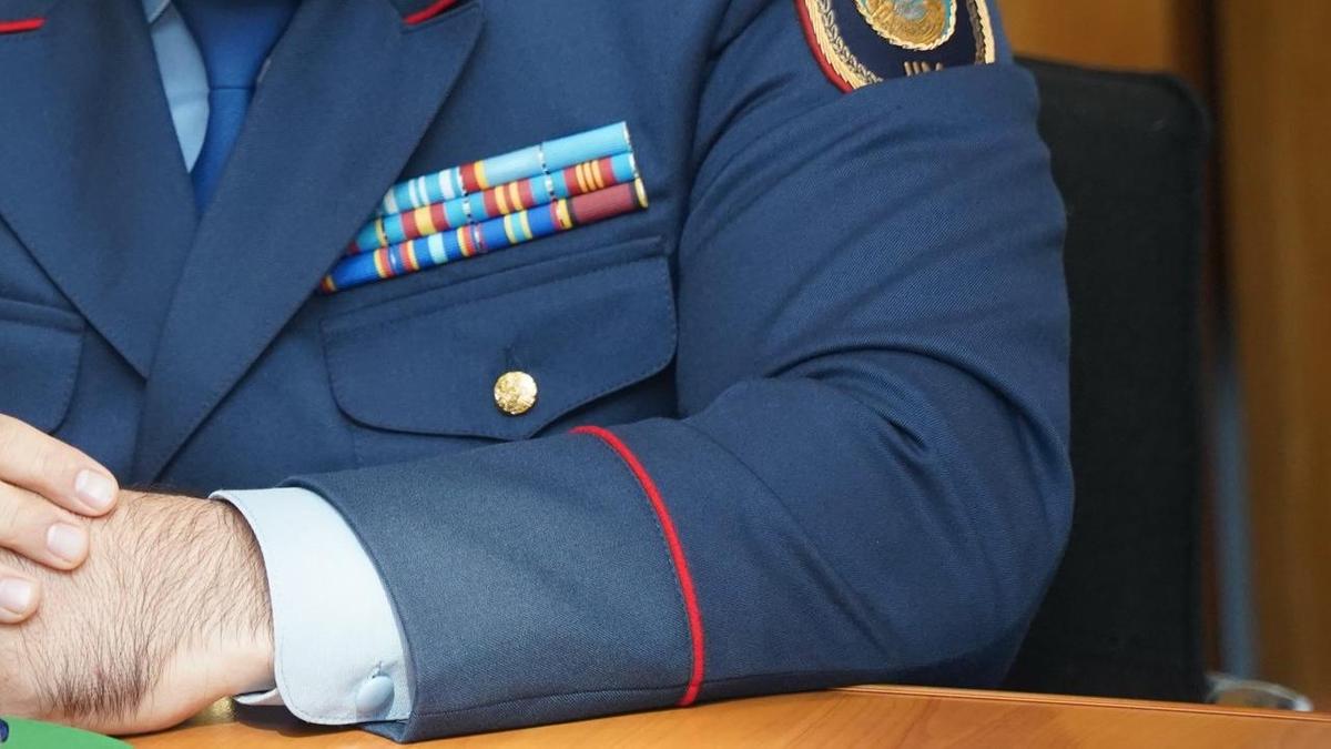 Полицейский в форме