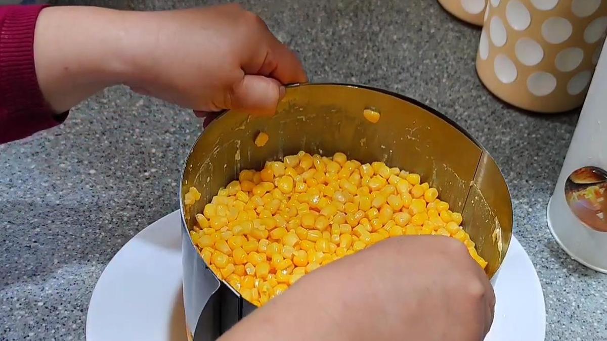 Салат в формовочном кольце