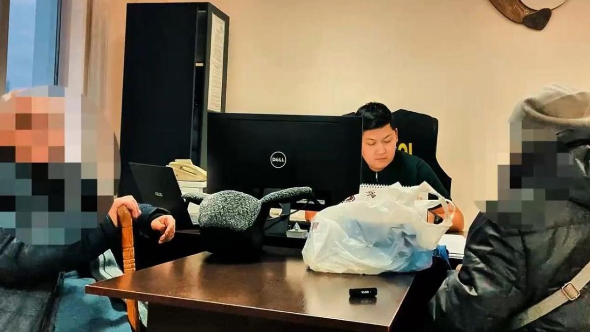 Пенсионеры чуть не стали жертвами мошенников