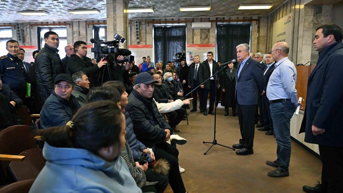 Касым-Жомарт Токаев на встрече с семьями погибших шахтеров