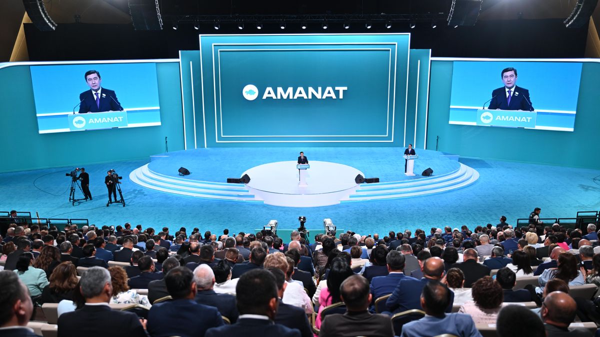 Съезд партии AMANAT