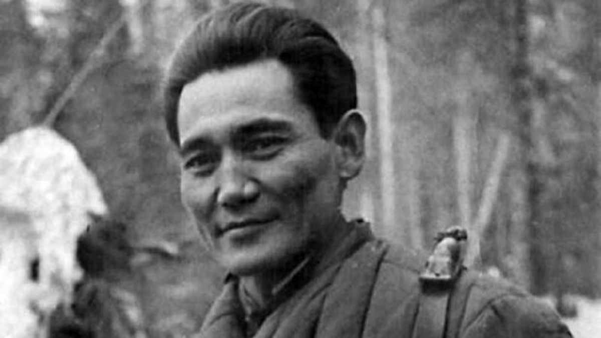 Бауыржан Момышулы