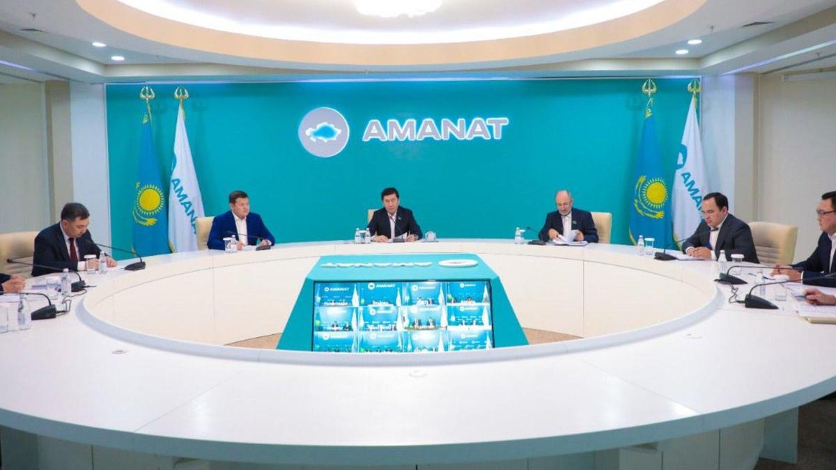 собрании партии Amanat