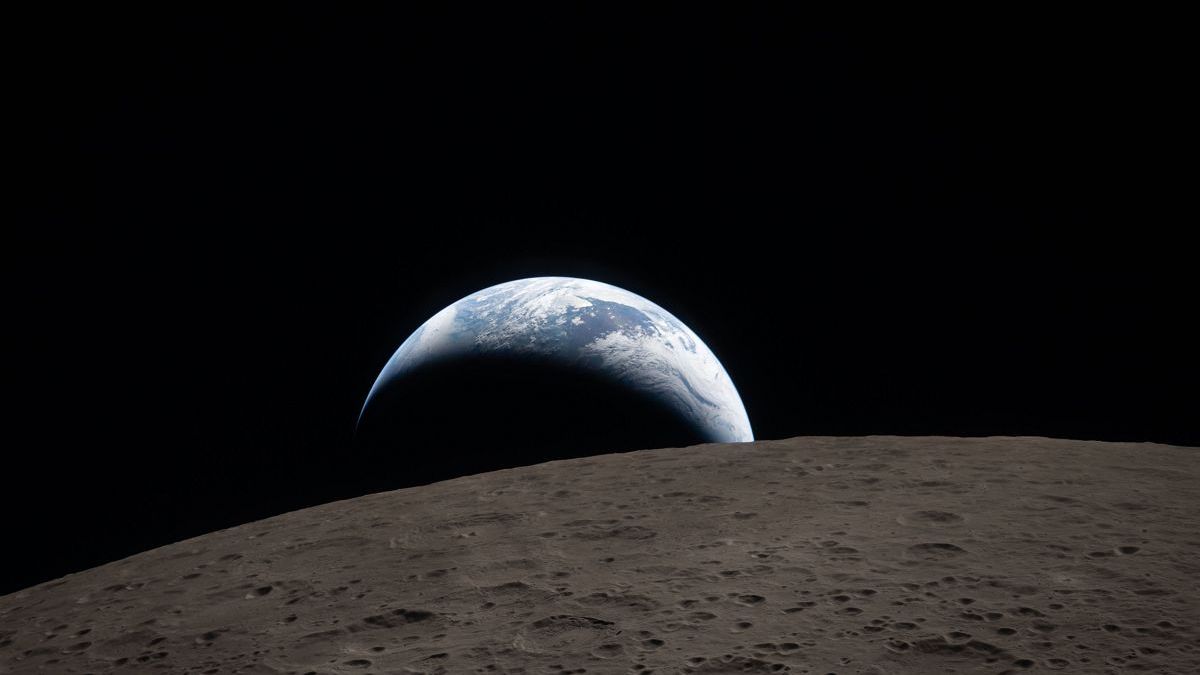 Заход Земли: астронавты NASA опубликовали исторические фото с миссии Artemis II