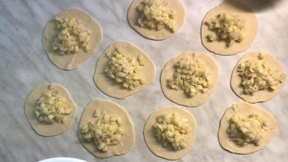 Выложите начинку