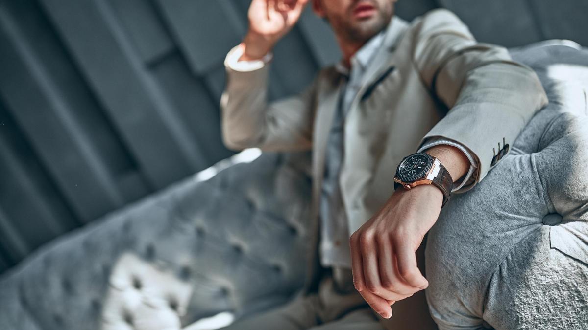 Мужчина в деловом костюме