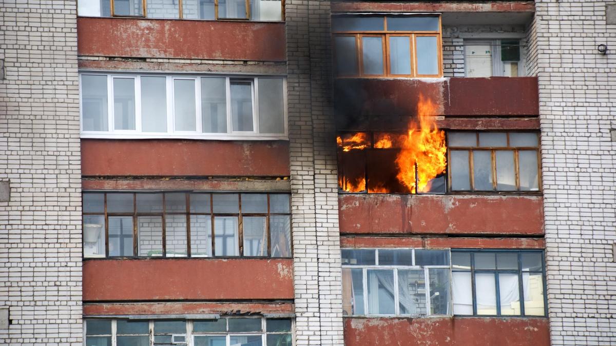 Пожар в многоквартирном доме