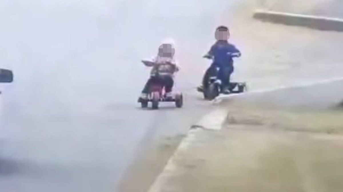 Малыши на дороге