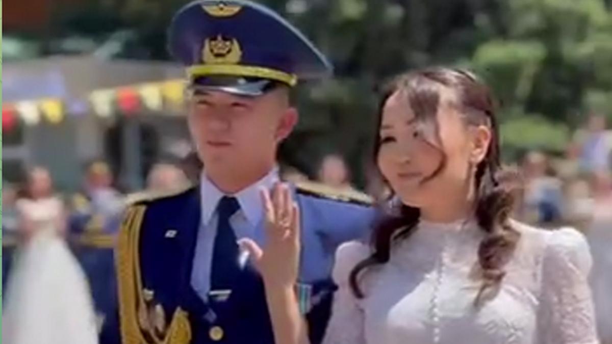 Лейтенант с невестой Лейтенант с невестой