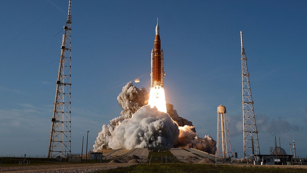 Туалет за 23 млн долларов сломался на корабле Orion, летящем к Луне