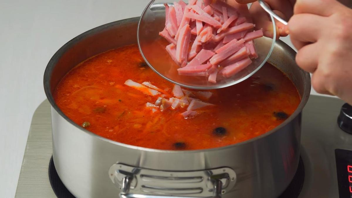 Солянка варится