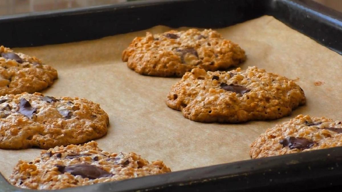 Испеченное овсяное печенье