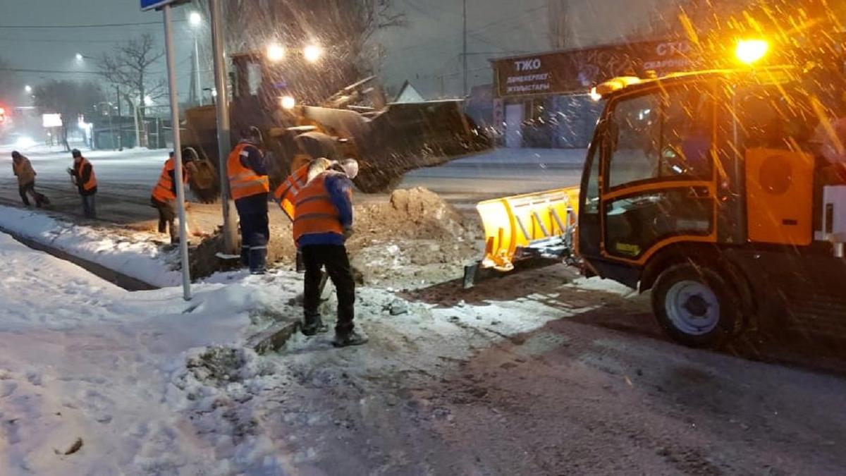 Уборка снега в Алматы