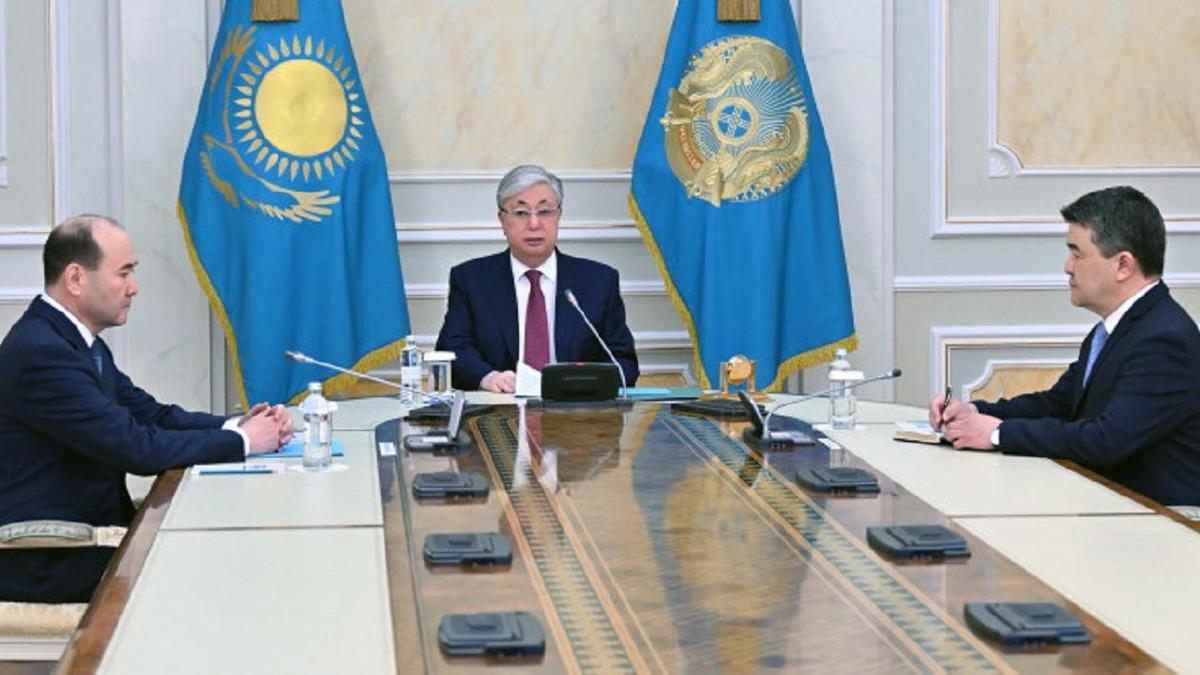 Қасым-Жомарт Тоқаев кеңес өткізуде Қасым-Жомарт Тоқаев кеңес өткізуде