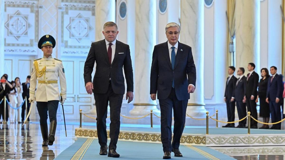 Қасым-Жомарт Тоқаев және Роберт Фицо Қасым-Жомарт Тоқаев және Роберт Фицо