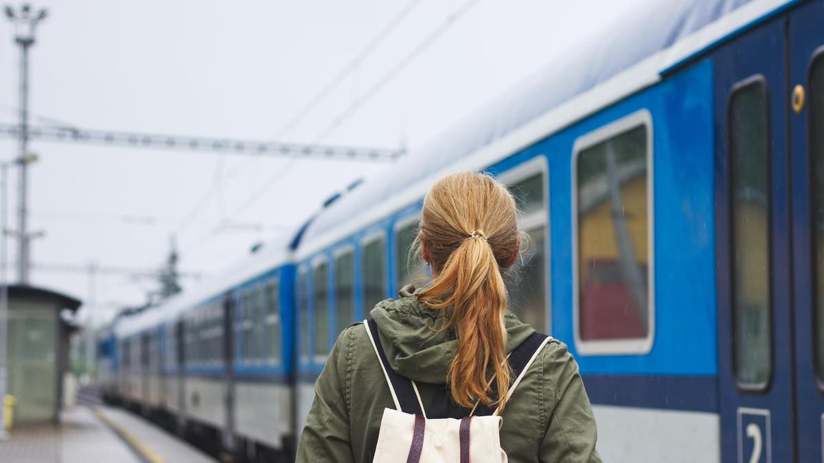 Девушка на платформе