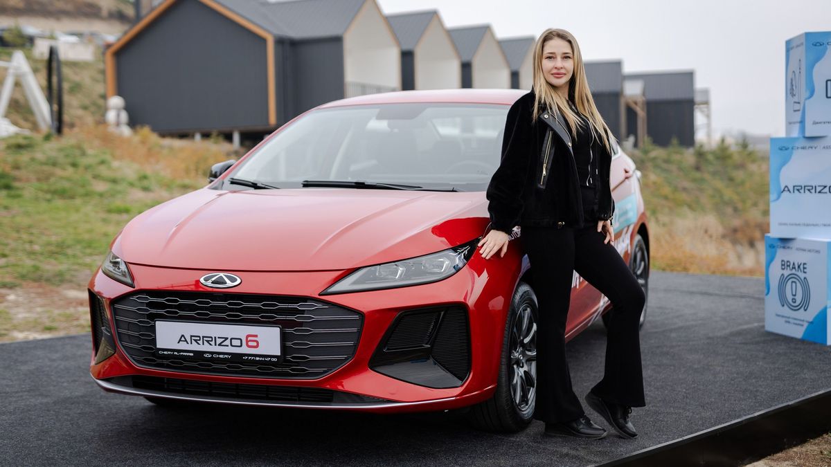 Боксерша Ангелина Лукас на презентации Chery Arrizo 6