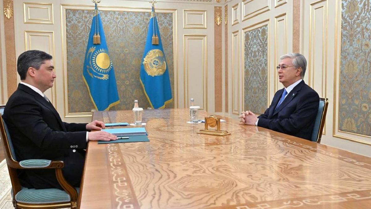 Касым-Жомарт Токаев и Олжас Бектенов Касым-Жомарт Токаев и Олжас Бектенов