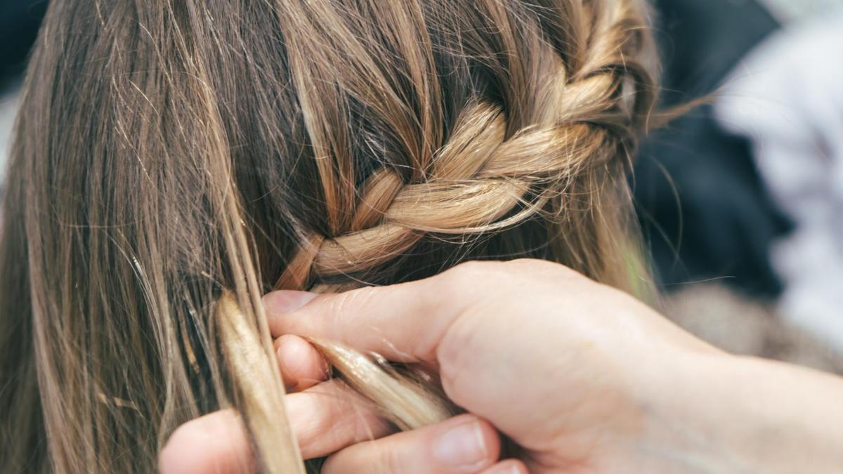 Как заплести косу самой себе: 9 пошаговых причесок с фото
