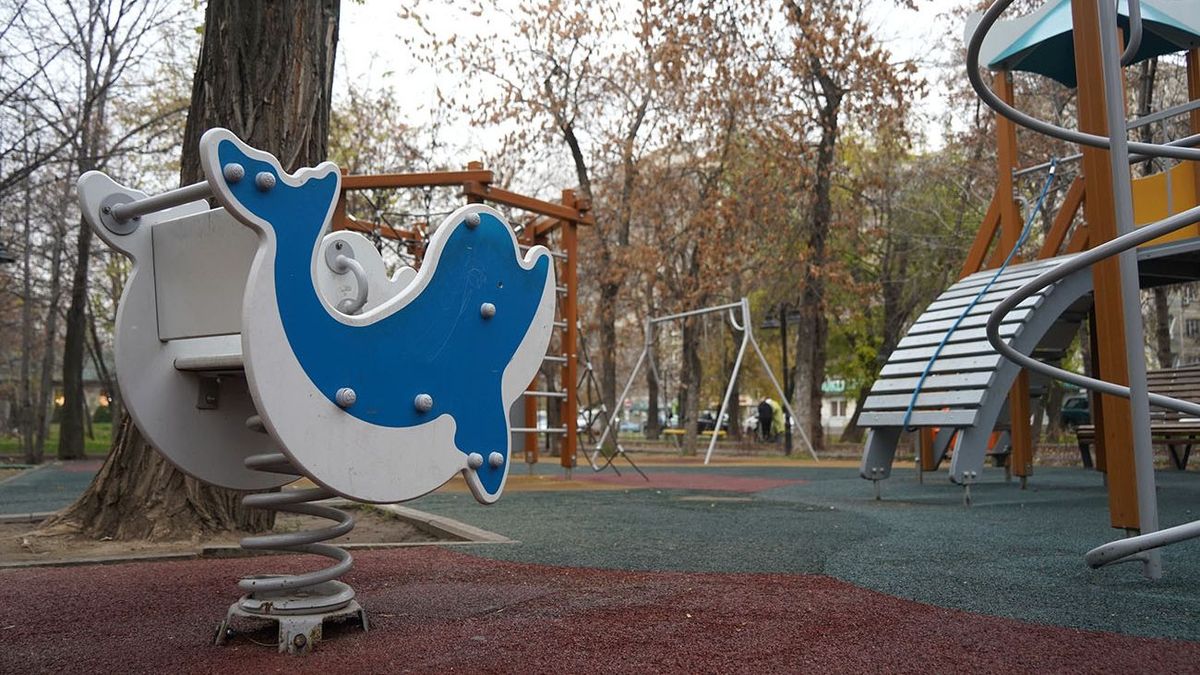 Детская площадка в парке