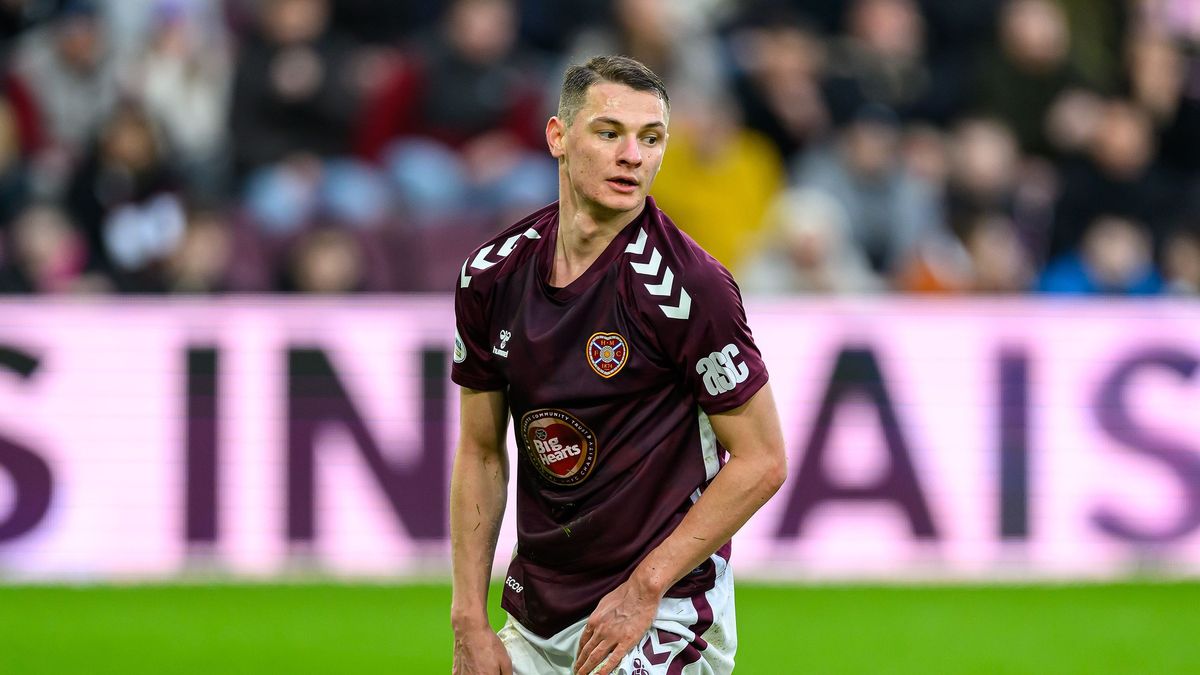 Казахстанский футболист Ислам Чесноков