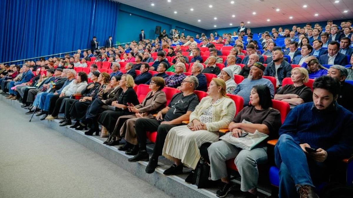 Аким Астаны встретился с жителями ЖМ "Уркер"