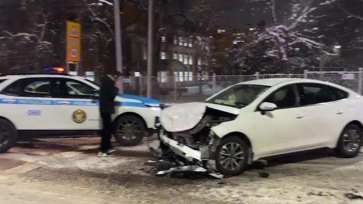 Автомобиль попал в аварию