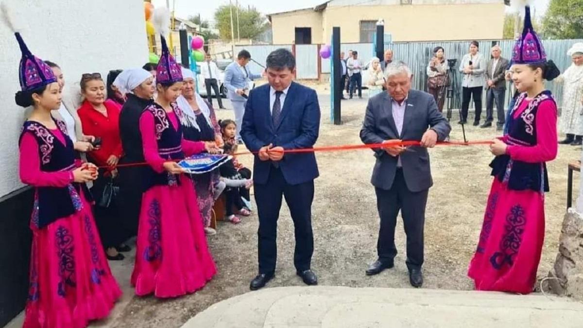 Талас ауданының әкімі Нұрбол Жүнісбеков жаңа қоныстанушыларды құттықтады Талас ауданының әкімі Нұрбол Жүнісбеков жаңа қоныстанушыларды құттықтады