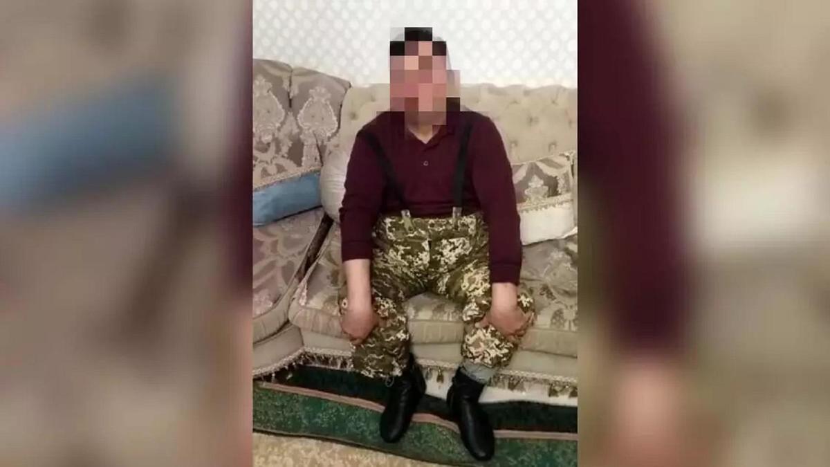 Жылқы іздеп, адасып кеткен ер адам Жылқы іздеп, адасып кеткен ер адам