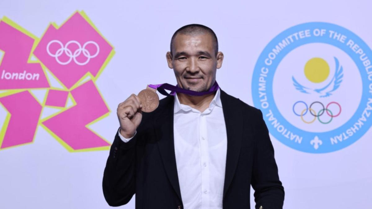 Дәулет Шабанбай Олимпиада медалін алған сәт. Белград, 2022 жыл Дәулет Шабанбай Олимпиада медалін алған сәт. Белград, 2022 жыл