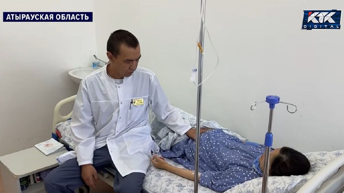 Врач с беременной женщиной