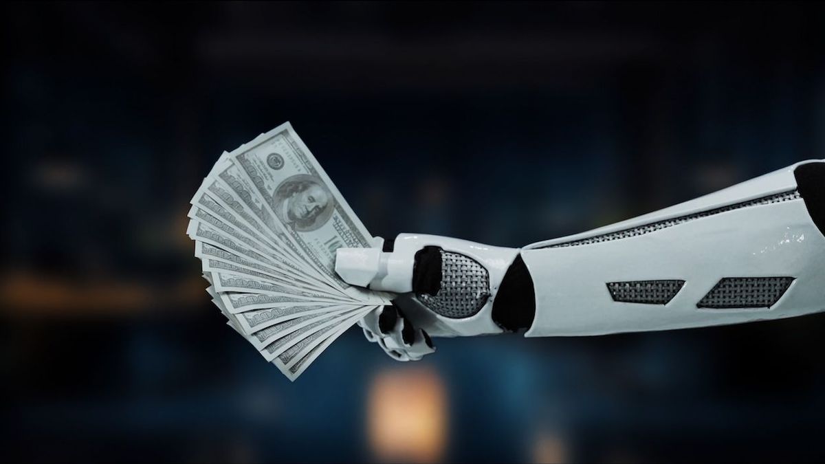 Робот держит купюры