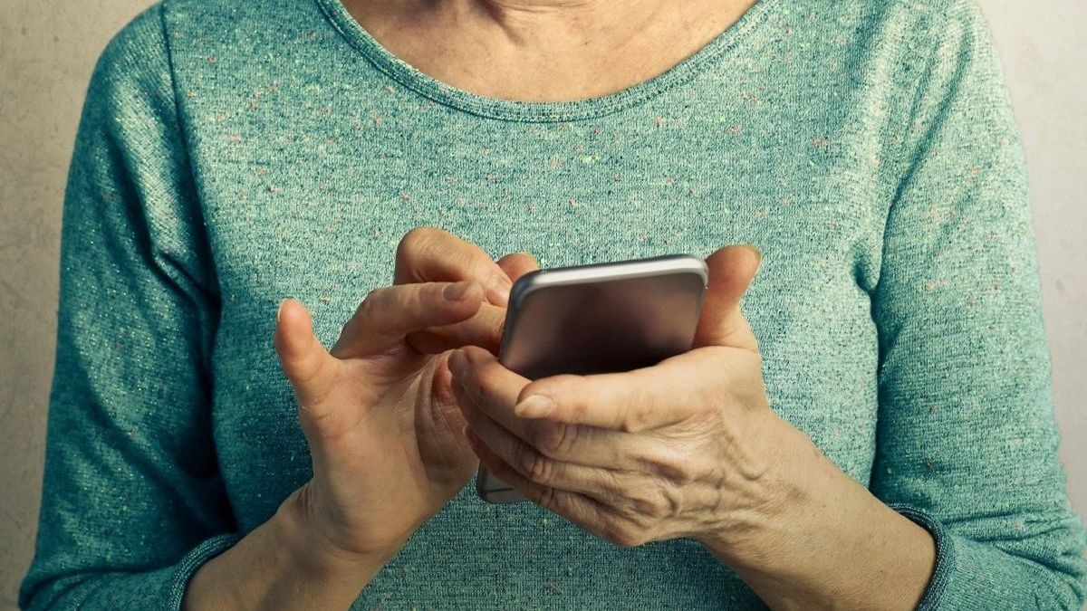 Женщина с телефоном