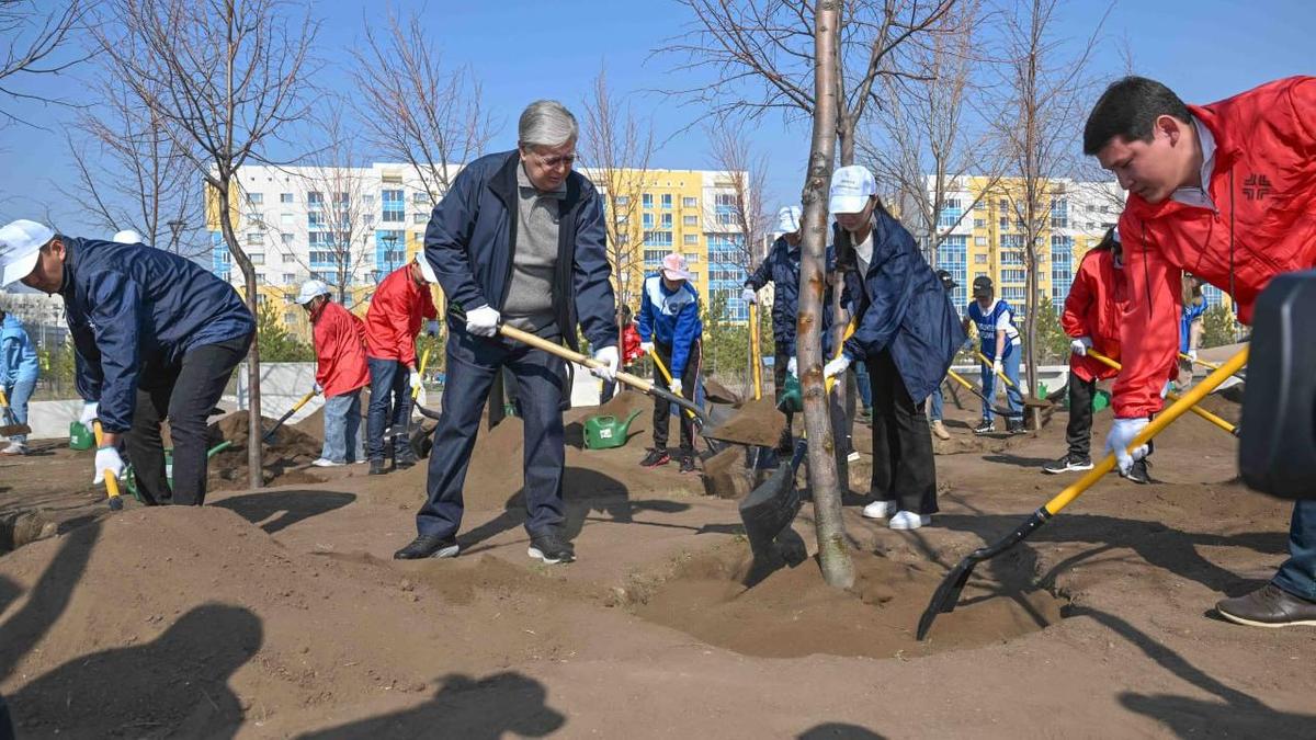 Касым-Жомарт Токаев на субботнике