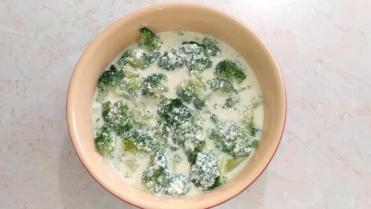 Брокколи с заливкой в форме