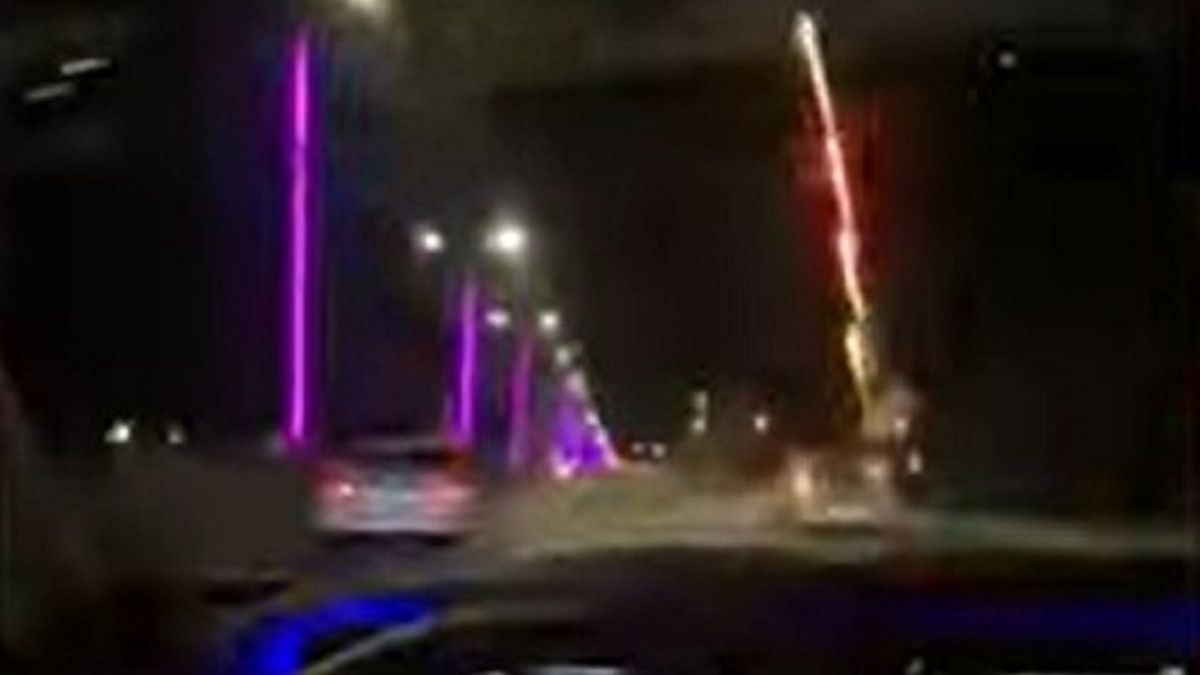 Жителя Атырау наказали за запуск фейерверка из салона авто