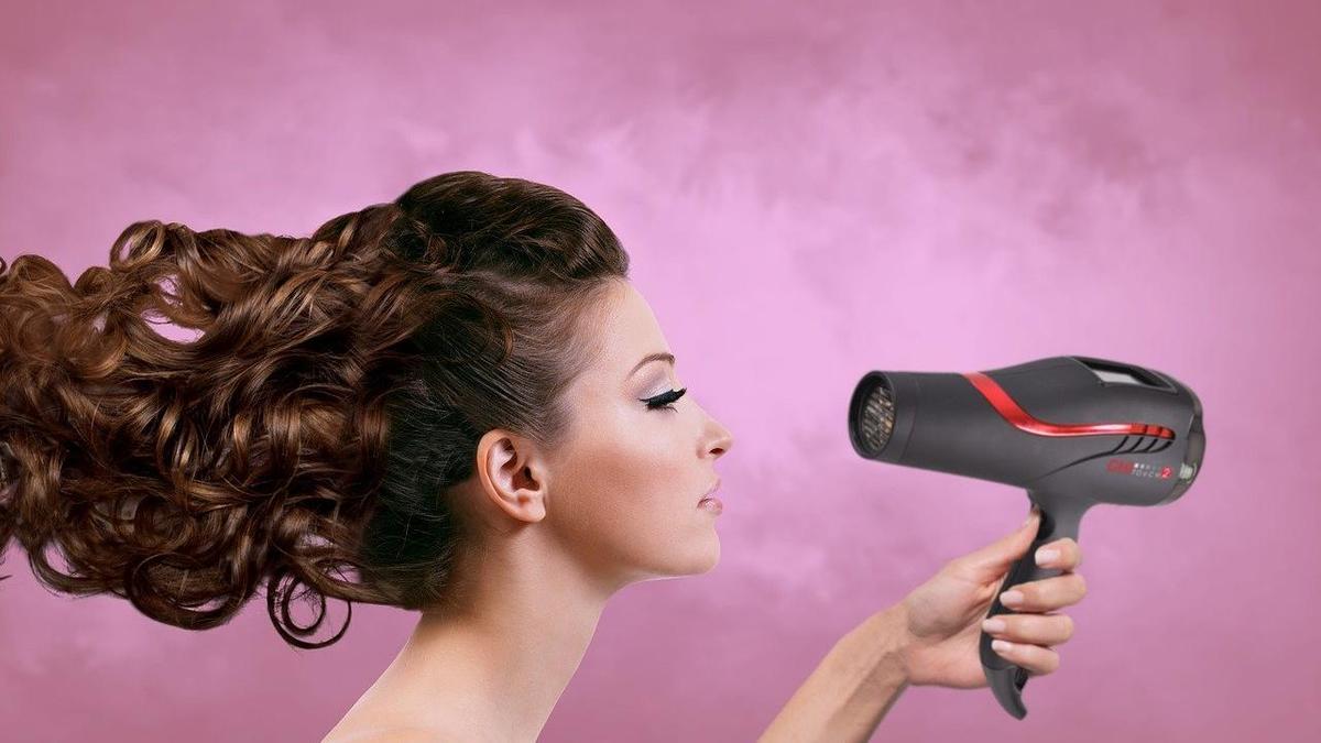 Как правильно сушить волосы: эффективные способы