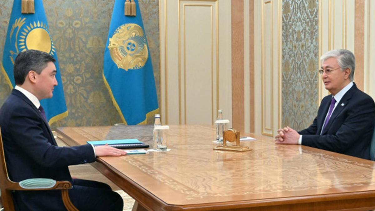Қасым-Жомарт Тоқаев пен Олжас Бектенов Қасым-Жомарт Тоқаев пен Олжас Бектенов