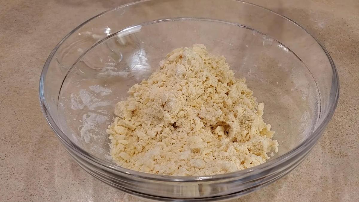Песочная крошка в миске