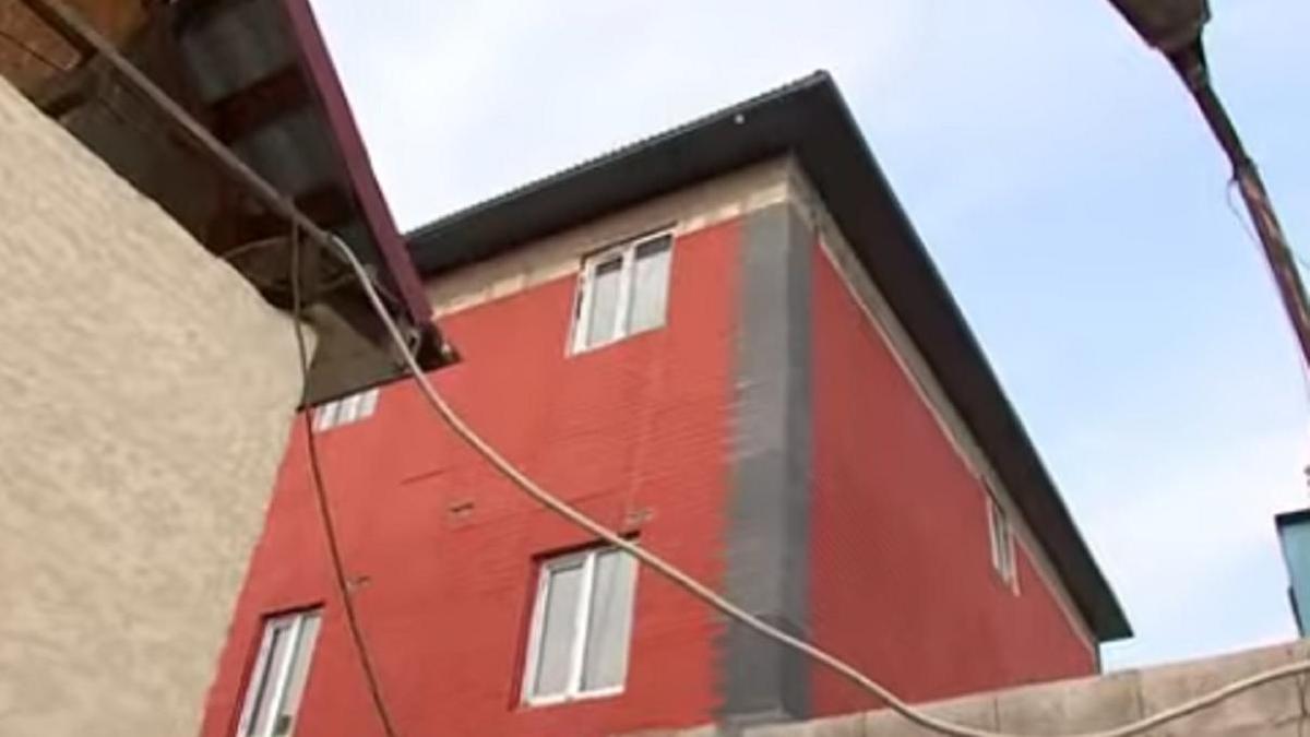 Строящийся дом