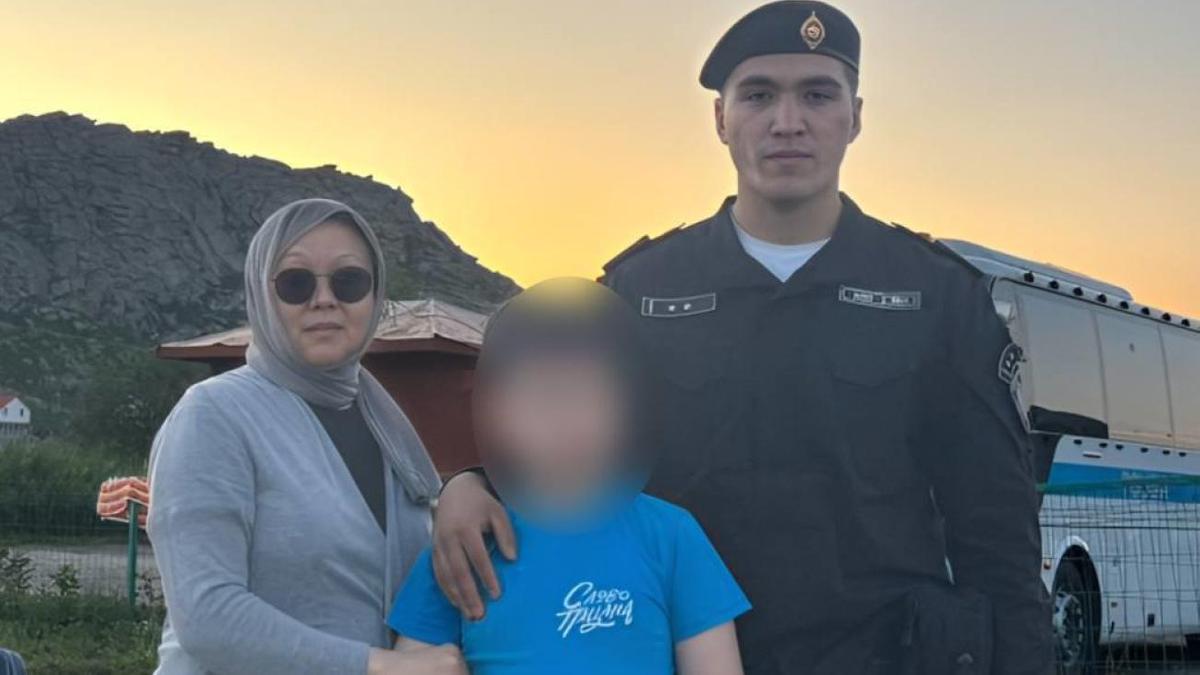 Полицейские нашли потерявшегося мальчика Полицейские нашли потерявшегося мальчика