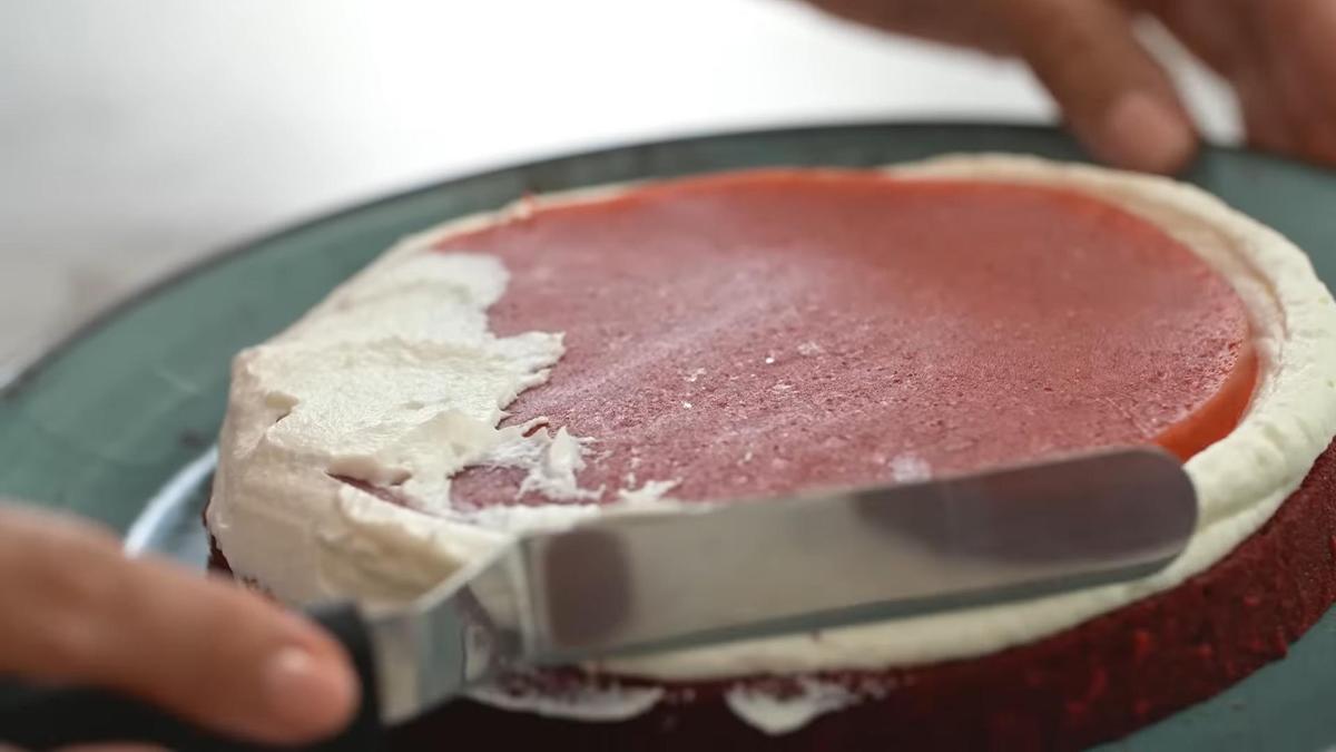 Сборка торта «Красный бархат»