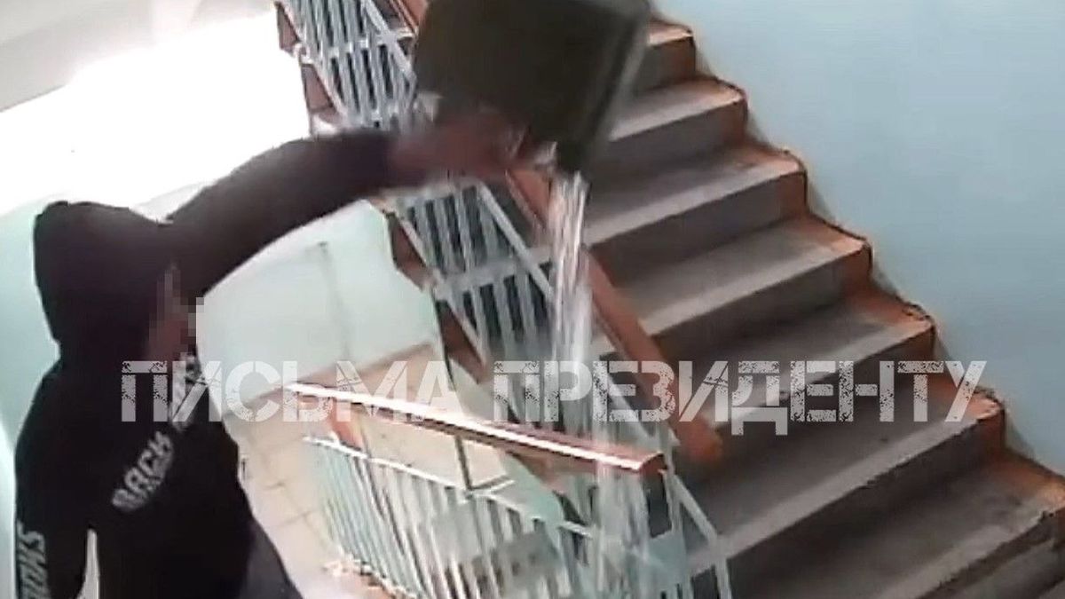 Мужчина с канистрой