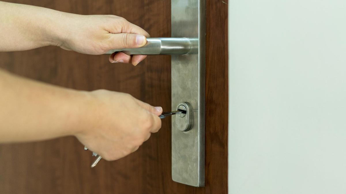 Женщина с ключами