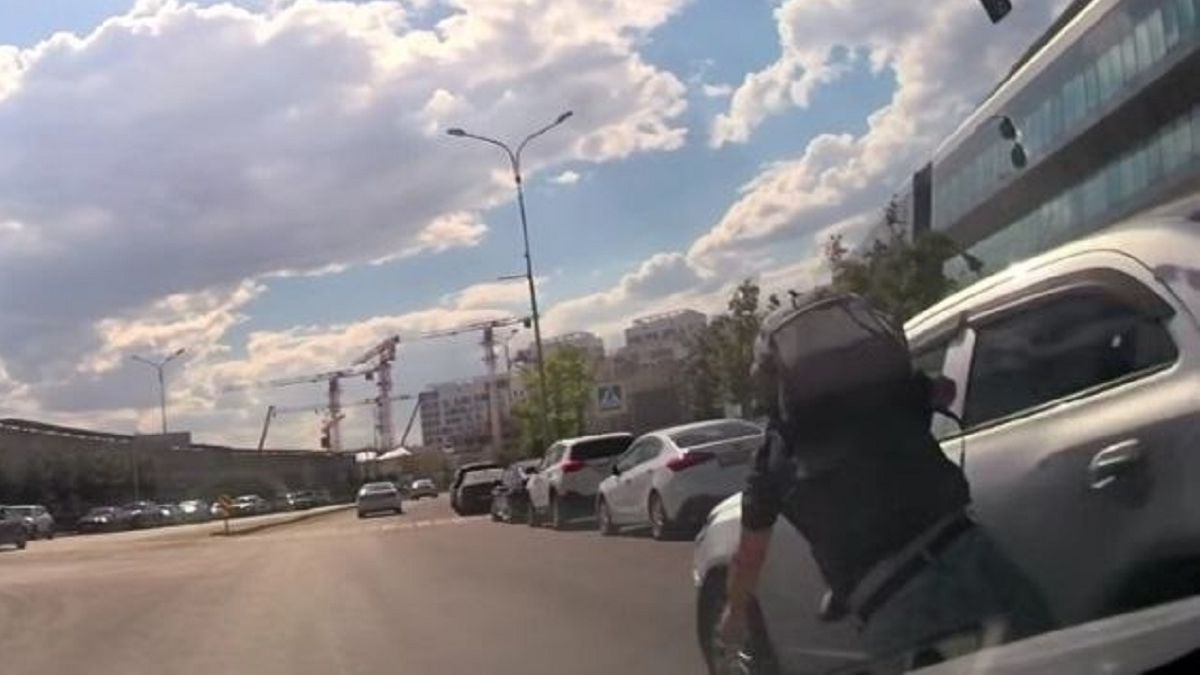 Парня сбили на пешеходном переходе